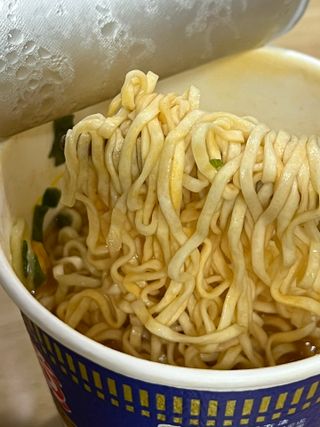 NISSIN 닛신 컵누들  4종 - 씨푸드오리지날, 씨푸드 스파이시, 씨푸드 커리, 씨푸드 XO소스 — 5점을 준 리뷰어가 2022년 11월 올린 사용 사진