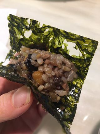 [해림맛김] 들기름에 구운 바삭바삭 김 4종 세트 + 1종 랜덤발송 총5개입 — 5점을 준 리뷰어가 2021년 2월 올린 사용 사진