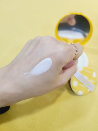 아토팜 톡톡 페이셜 선팩트 SPF43 PA+++ — 5점을 준 리뷰어가 2021년 3월 올린 사용 사진