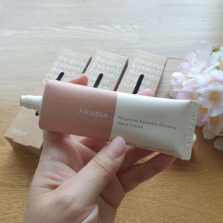 [후르디아] 끈적임 없는 착한성분 비건  핸드크림 3종 — 5점을 준 리뷰어가 2021년 2월 올린 사용 사진