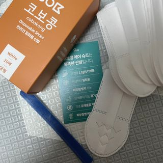 코보콩 에어슈즈 강아지 일회용 신발 소용량 패키지 20매 초경량  미끄럼방지 실내외 겸용 — 5점을 준 리뷰어가 2022년 2월 올린 사용 사진