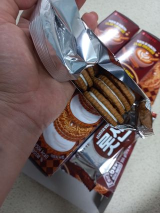 롯데제과 롯샌 카페크런치 — 4점을 준 리뷰어가 2021년 10월 올린 사용 사진