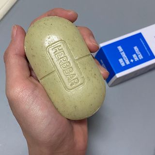 제이제이바이오 허브마사지바 올인원 알약비누 — 5점을 준 리뷰어가 2022년 3월 올린 사용 사진