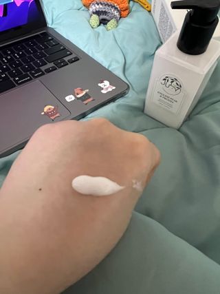줄라이 모닝 _ JULY MORNING 줄라이모닝 하이드레이팅 퍼퓸드 바디앤핸드 에멀젼 — 5점을 준 리뷰어가 2022년 3월 올린 사용 사진
