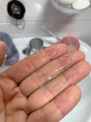 벨먼 내추럴스파 수분광채 스크럽 바디워시 600ml 5종 — 4.5점을 준 리뷰어가 2022년 5월 올린 사용 사진