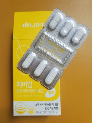 [몸엔용] 에버업 멀티비타민&미네랄, 눈건강 루테인 혈행건강 오메가3, 면역 프로바이오틱스 3종 택1 — 5점을 준 리뷰어가 2022년 4월 올린 사용 사진