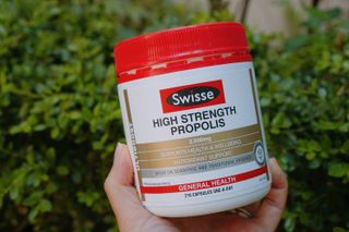 Swisse 스위스 고함량 프로폴리스 2,000mg 210정 — 5점을 준 리뷰어가 2021년 5월 올린 사용 사진