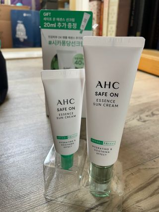 [AHC] 세이프온 에센스 선크림 올리브영 스페셜 증정 기획세트 — 5점을 준 리뷰어가 2022년 6월 올린 사용 사진