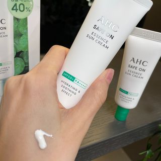 [AHC] 세이프온 에센스 선크림 올리브영 스페셜 증정 기획세트 — 5점을 준 리뷰어가 2022년 6월 올린 사용 사진