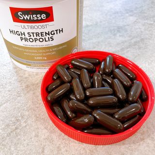 Swisse 스위스 고함량 프로폴리스 2,000mg 210정 — 5점을 준 리뷰어가 2021년 11월 올린 사용 사진