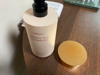 프리마인 더이상 뻣뻣하고 효과없는 탈모샴푸는 NO. 근본부터 케어하는 셀베이스 그린티샴푸(500ml) — 5점을 준 리뷰어가 2023년 5월 올린 사용 사진