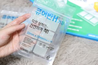 [큐어반H 커팅] 간편하게 떼서 쓰는 자외선차단 습윤밴드 (1팩/30매입) — 4.5점을 준 리뷰어가 2022년 11월 올린 사용 사진