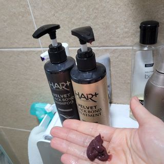 헤어플러스 블랙 컬러본드 샴푸 트리트먼트 300ml — 5점을 준 리뷰어가 2021년 5월 올린 사용 사진