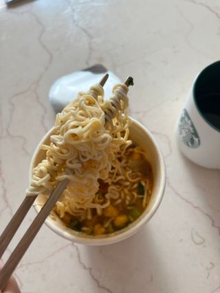 NISSIN 닛신 컵누들  4종 - 씨푸드오리지날, 씨푸드 스파이시, 씨푸드 커리, 씨푸드 XO소스 — 5점을 준 리뷰어가 2023년 1월 올린 사용 사진