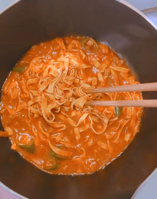 [풀무원] 식물성 저당질식 세트, 두부면 매콤라구파스타와 두부면 직화짜장 — 5점을 준 리뷰어가 2021년 3월 올린 사용 사진