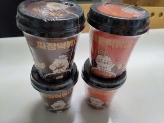 유비쿡 컵떡볶이 매운컵떡볶이2개/ 짜장컵떡볶이 2개  총 4개세트 — 4점을 준 리뷰어가 2021년 3월 올린 사용 사진