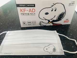 JHWORLD 스누피 마스크 정품 스누피 KF-AD 국내 비말차단 아동용 성인용 일회용 덴탈마스크 50매 — 5점을 준 리뷰어가 2021년 6월 올린 사용 사진