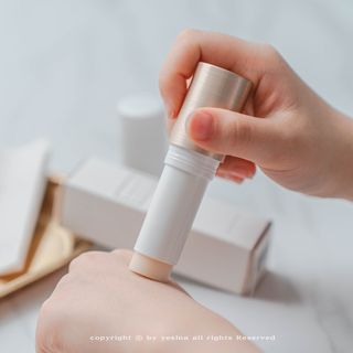 [사가수] 민감피부를 위한 진정 항산화 안티에이징, 더사가오브수 효혜윤 보태니컬 에너지 아이포올 스틱 — 5점을 준 리뷰어가 2023년 2월 올린 사용 사진