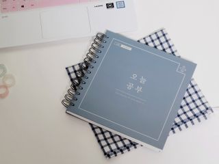 리훈 여러분의 오늘을 채워나갈 수 있도록 도와줄 오늘공부 1년용 스터디플래너 — 5점을 준 리뷰어가 2022년 3월 올린 사용 사진
