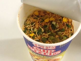NISSIN 닛신 컵누들  4종 - 씨푸드오리지날, 씨푸드 스파이시, 씨푸드 커리, 씨푸드 XO소스 — 5점을 준 리뷰어가 2022년 4월 올린 사용 사진