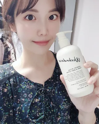[위켄더스] 끈적임 없이 수분감을 채워주는 핸드& 바디로션 1종 랜덤발송 — 5점을 준 리뷰어가 2022년 5월 올린 사용 사진