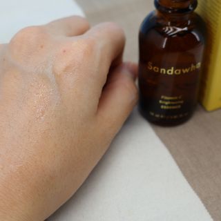 스킨큐어 산다화 비타민c 화이트닝 에센스 30ml — 5점을 준 리뷰어가 2023년 10월 올린 사용 사진