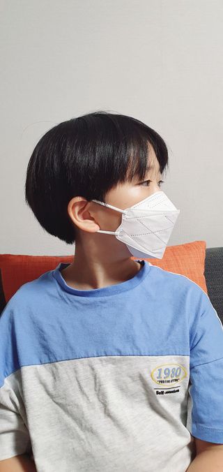 케이파이 나날마스크 [케이파이 나날] KF94 마스크 50매입 (개별포장) ,  여름에도 좋은 숨쉬기 편한 순수 국산 마스크 — 5점을 준 리뷰어가 2022년 8월 올린 사용 사진
