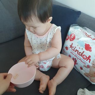 킨도 프리미엄 에어드라이v2 팬티형 기저귀 — 5점을 준 리뷰어가 2021년 6월 올린 사용 사진