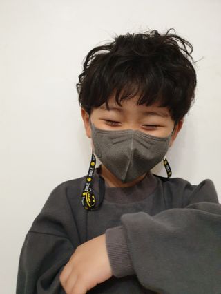 [블루 본 아이노우] 유아용 컬러마스크 40 PCS SET 2중 택 1 — 5점을 준 리뷰어가 2021년 4월 올린 사용 사진