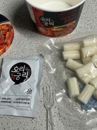 나우  [요리궁리] B타입 ( 매콤, 치즈, 매콤까르보 ) 꽃떡볶이 6개입 세트 — 5점을 준 리뷰어가 2025년 3월 올린 사용 사진