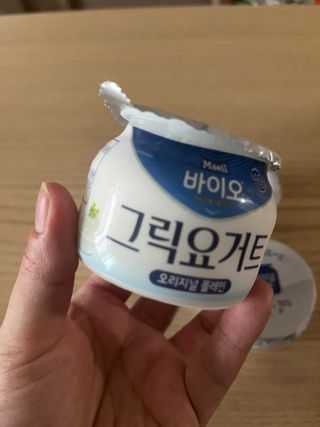 매일바이오 그릭요거트 오리지널 플레인 4개, 로스터리 커피믹스 4개 — 5점을 준 리뷰어가 2021년 12월 올린 사용 사진