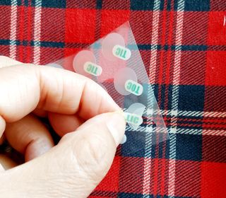 [큐어반H 스팟] 자외선 99프로 차단되는 스틱타입 스팟밴드(1팩 / 66매입) — 5점을 준 리뷰어가 2022년 12월 올린 사용 사진