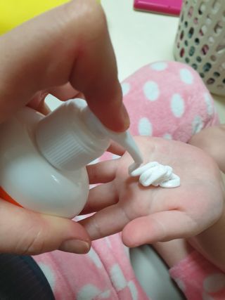 알레바 내츄럴 데일리 수딩 모이스처라이저럴 아기 로션 — 5점을 준 리뷰어가 2021년 2월 올린 사용 사진