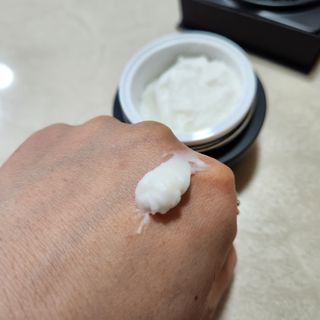 오투에니원 갈락토미세스 비타민 C 프리미엄 블랙스완 크림 50g — 4점을 준 리뷰어가 2023년 1월 올린 사용 사진