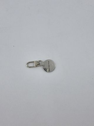 컴바이유 써지컬 각인 키링 [반려동물 인식표, 커플 키링, 가족 키링] — 5점을 준 리뷰어가 2022년 3월 올린 사용 사진