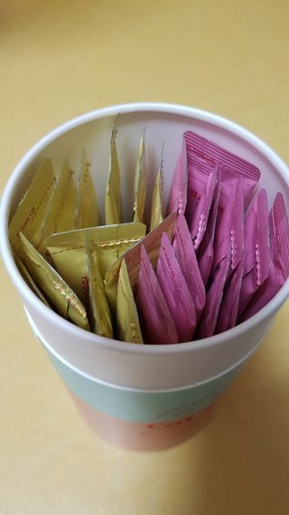 페페로니 잘 먹는 캣츄 - 무항생제 닭고기 12개 + 알래스카 연어 12개 — 5점을 준 리뷰어가 2021년 7월 올린 사용 사진