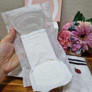 아임오 유기농 생리대 중형 + 레이디오크루삭스 1개 + 쿠폰북 — 5점을 준 리뷰어가 2021년 9월 올린 사용 사진