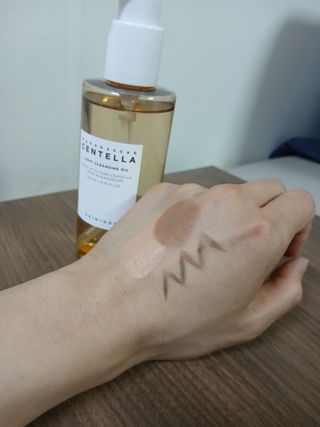 스킨1004 [SKIN1004] 마다가스카르 센텔라 라이트 클렌징 오일 200ml — 5점을 준 리뷰어가 2024년 7월 올린 사용 사진