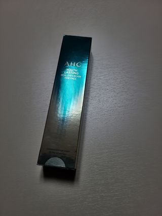 [NEW 탄력유턴 아이크림] AHC 유스 래스팅 리얼 아이크림 포 페이스 — 5점을 준 리뷰어가 2021년 2월 올린 사용 사진