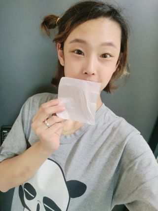 [갸스비] 메이크업은 그대로, 피지만 쏙 - BB킵 오일컨트롤 파우더 페이퍼 — 5점을 준 리뷰어가 2021년 10월 올린 사용 사진