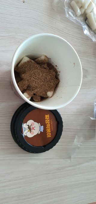 유비쿡 컵떡볶이 매운컵떡볶이2개/ 짜장컵떡볶이 2개  총 4개세트 — 5점을 준 리뷰어가 2021년 6월 올린 사용 사진