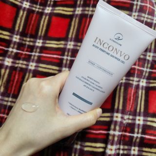 오투에니원 인컨보 바디 퍼퓸 샤워 젤 200ml — 5점을 준 리뷰어가 2023년 1월 올린 사용 사진