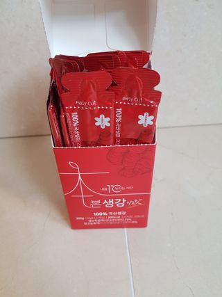 레드닥터 대추방울토마토 + 본생강 망고맛 스틱형 젤리 — 5점을 준 리뷰어가 2022년 12월 올린 사용 사진