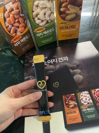 짜먹는 이지견과 짜먹는 이지아몬드, 짜먹는 이지허니피넛, 짜먹는 이지캐슈넛 각 10g X  10포 — 5점을 준 리뷰어가 2021년 3월 올린 사용 사진