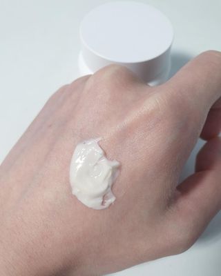 AYU25[아유트웬티파이브]다마스크로즈워터 베이스 천연 수분 촉촉 크림 — 5점을 준 리뷰어가 2021년 3월 올린 사용 사진