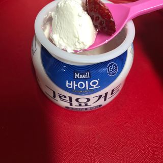 매일바이오 그릭요거트 오리지널 플레인 4개, 로스터리 커피믹스 4개 — 5점을 준 리뷰어가 2021년 12월 올린 사용 사진