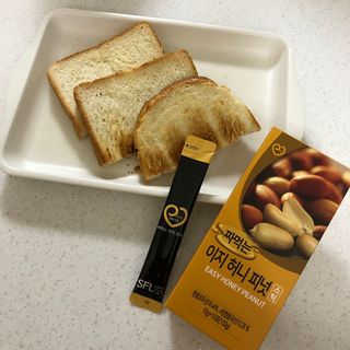 짜먹는 이지견과 짜먹는 이지아몬드, 짜먹는 이지허니피넛, 짜먹는 이지캐슈넛 각 10g X  10포 — 5점을 준 리뷰어가 2021년 3월 올린 사용 사진