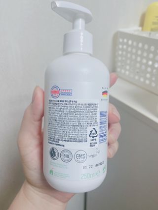 mom e 맘이 내추럴 베이비 케어 샴푸앤바스+로션 — 5점을 준 리뷰어가 2021년 1월 올린 사용 사진