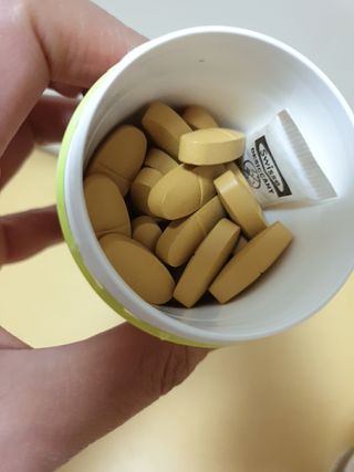 Swisse 스위스 고함량 밀크씨슬 35,000mg 60정 — 5점을 준 리뷰어가 2021년 11월 올린 사용 사진