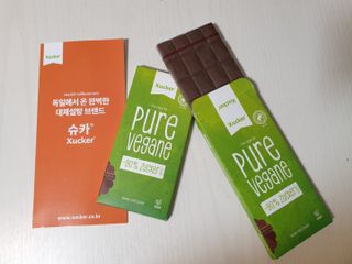 당류2g 자일리톨로 단맛을낸 슈카 퓨어비건 무설탕초콜릿 Xucker vegan 2개입 — 5점을 준 리뷰어가 2021년 4월 올린 사용 사진